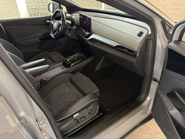 VOLKSWAGEN ID.5 Pro Performance